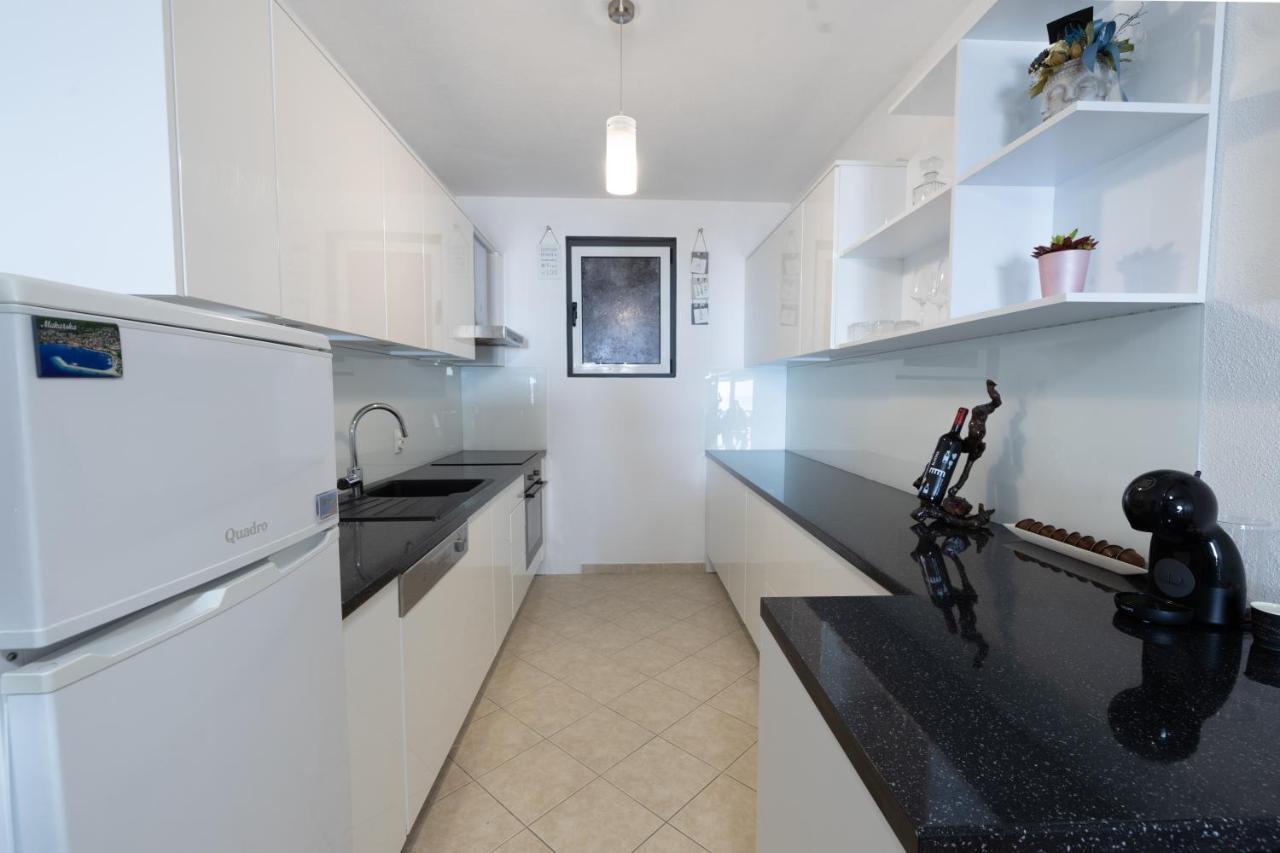Apartment Dany - Free Beach Parking Makarska Eksteriør billede