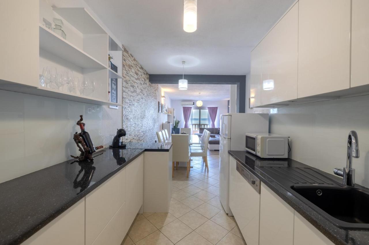 Apartment Dany - Free Beach Parking Makarska Eksteriør billede