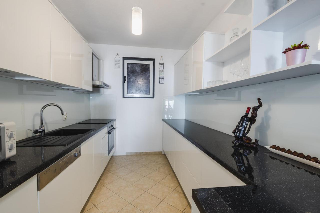 Apartment Dany - Free Beach Parking Makarska Eksteriør billede